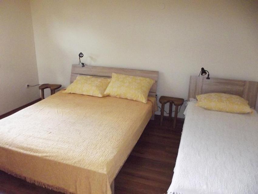 Apartmani Juliska Pirovac Eksteriør billede