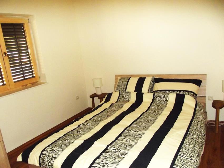 Apartmani Juliska Pirovac Eksteriør billede